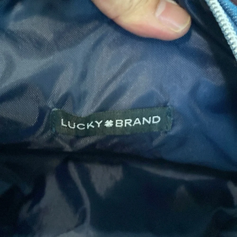 BNWT Lucky Brand Multi functional Travle Wedge Pouch - Picture 9 of 11